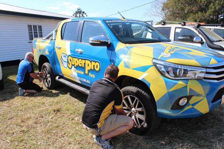 Letting out tyre pressure in the SUperPro/Formula Hilux 